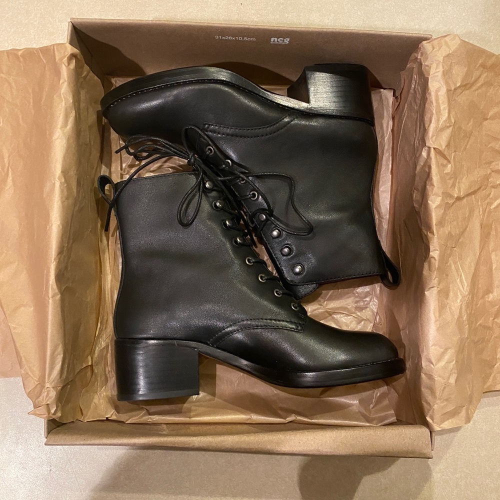 Madewell Patti lace up black boots size 5